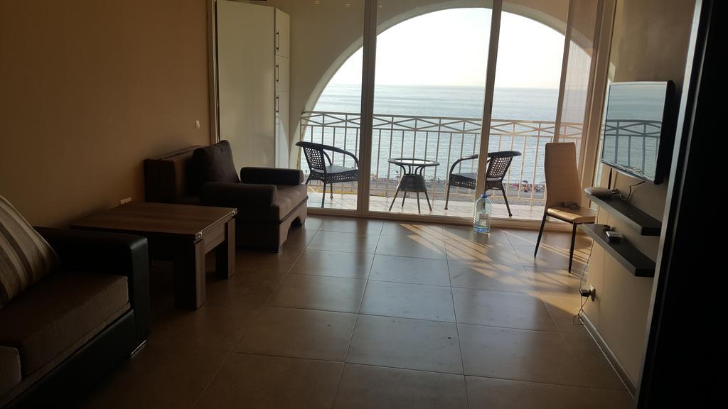 Apartment Magnolia Seaside Batoemi Buitenkant foto
