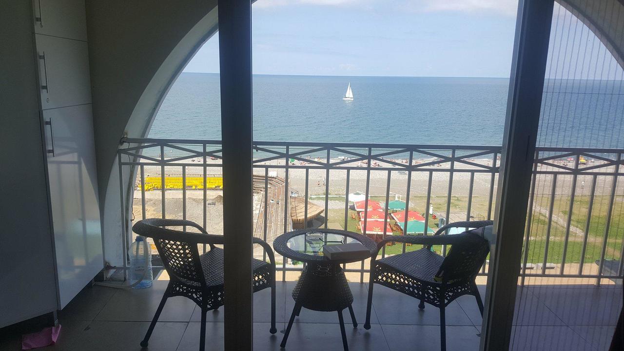 Apartment Magnolia Seaside Batoemi Buitenkant foto